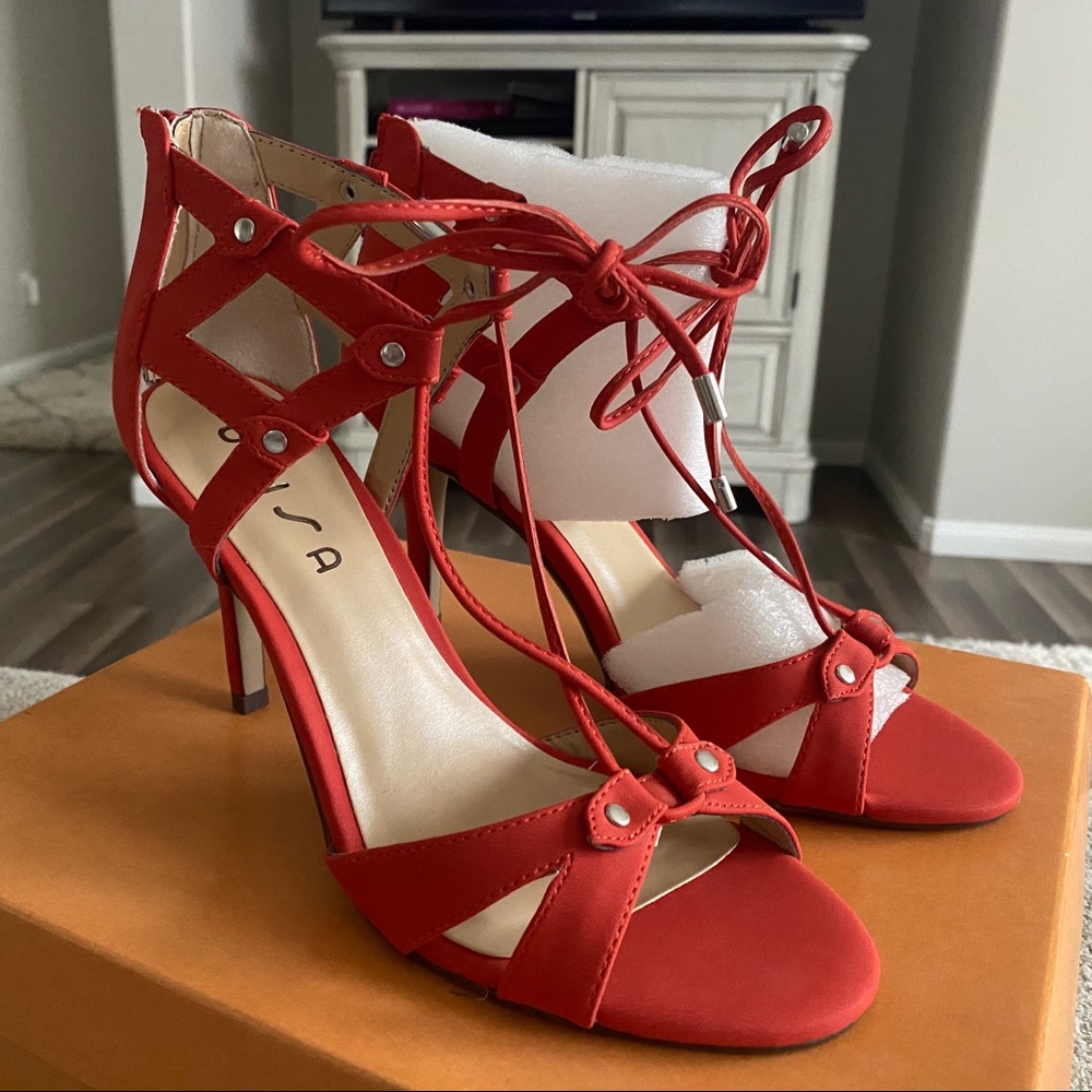 Unisa Umbreazii Cut-Out Heel, Size 8 (brand new)